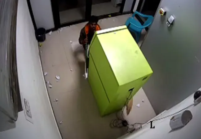 thief Attempt to rob ATM machine in Salem Police web site for mysterious accused  !!